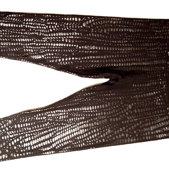 FABLETICS [ Black ]  Animal print Capri - Picture 3 of 3